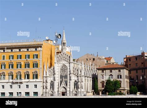 Roma Italia El estilo gótico Chiesa Sacro Cuore del Suffragio situada