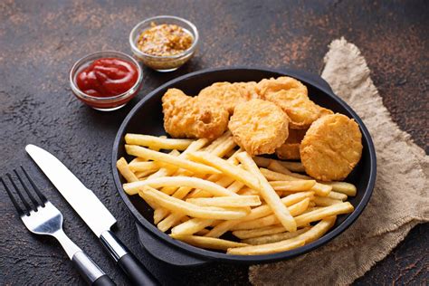 French Fries And Chicken Nuggets เพื่อนแท้ร้านอาหาร