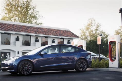 Tesla Atinge Marco De 50 000 Estações De Carregamento