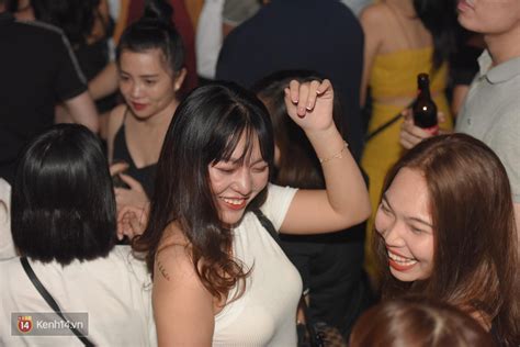 Ngắm loạt ảnh gái xinh kéo hội đi đu đưa lễ Trung thu không có hot nhất chỉ có hot hơn