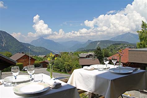 La Croix De Savoie La Table Des Dames Savoie Mont Blanc Savoie Et