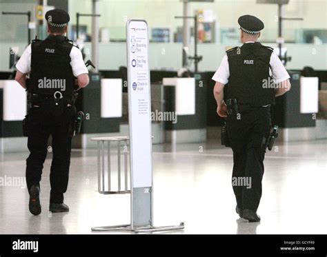 Armed Police Officers On Patrol At Heathrow Airports Terminal 5 Hi Res