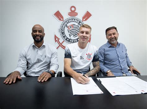 Corinthians anuncia a contratação do volante Charles Gazeta Esportiva