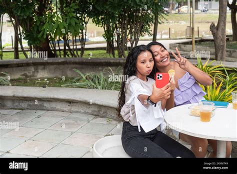 Latina Frauen Fotos Und Bildmaterial In Hoher Aufl Sung Alamy