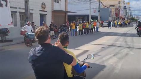 Bolsonaro Anda De Moto Sem Capacete Em Quixad No Cear