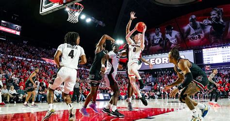 Georgia basketball freshmen offer glimmering hope as NCAA dreams crumble under losing streak