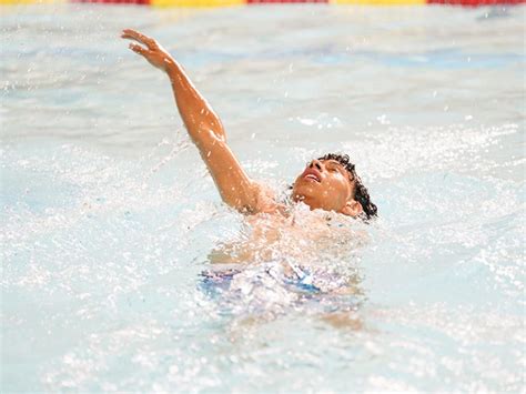 Activités sportives en piscine pour enfants ados et adultes