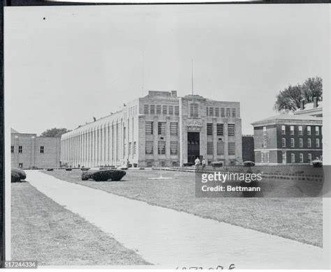 Pontiac Building Photos And Premium High Res Pictures Getty Images