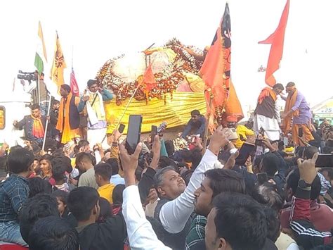 Ram Devotees Gave A Grand Welcome The Area Echoed With The Slogans Of