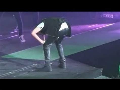 Justin Bieber Throws Up On Stage Youtube