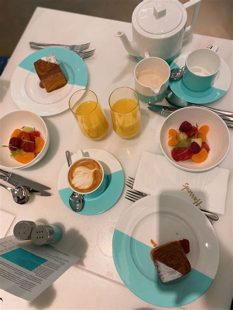 Breakfast date at Tiffanys in Harrods Tiffanys Blue Box Café Azul