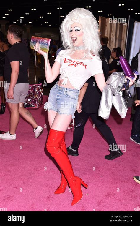 Attendee At The 2022 Rupaul Dragcon Day 2 Held At The La Convention