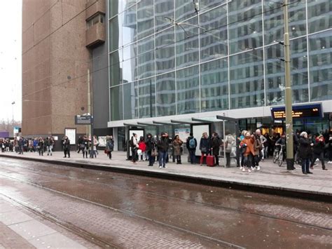 Waarschuwing Vanwege De Storm Rijden Er Geen Trams En Bussen In Den