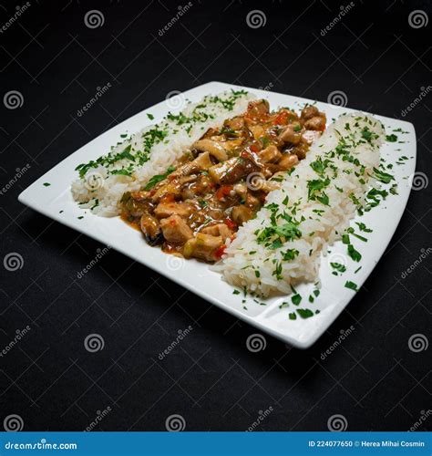 Riz Plat Sauce Champignon Et Poitrine De Poulet Et Champignons Sur La