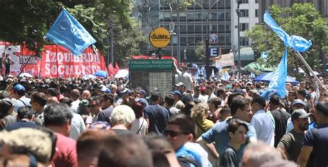 Masiva Marcha De La Cgt Contra El Dnu De Milei Que Desregula La