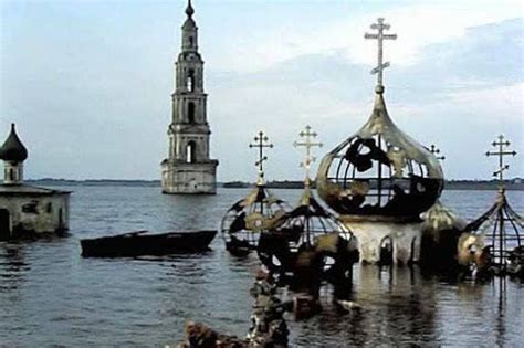 Затопленный город Молога поднимается из воды. Прям Китеж-град ...