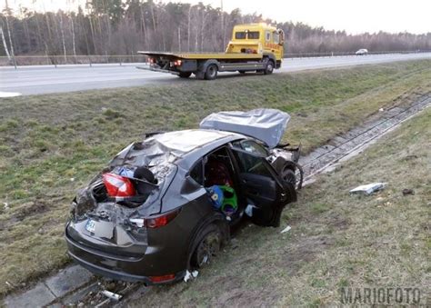 Groźny wypadek na autostradzie A4 Dachował samochód z 5 osobową