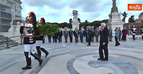 Aprile Mattarella Depone La Corona Di Alloro All Altare Della