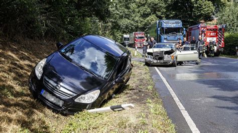 Iserlohn Zwei Verletzte Bei Unfall Auf S Mmerner Stra E