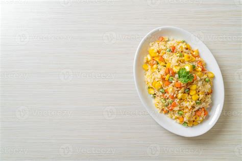 fried rice with mixed vegetable 14261678 Stock Photo at Vecteezy