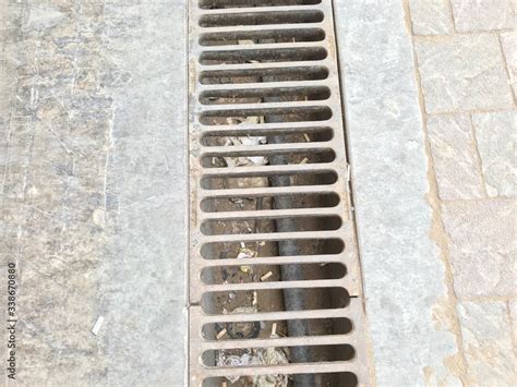 Channel Gratings Made Of Ductile Iron Material For Drainage Purpose At