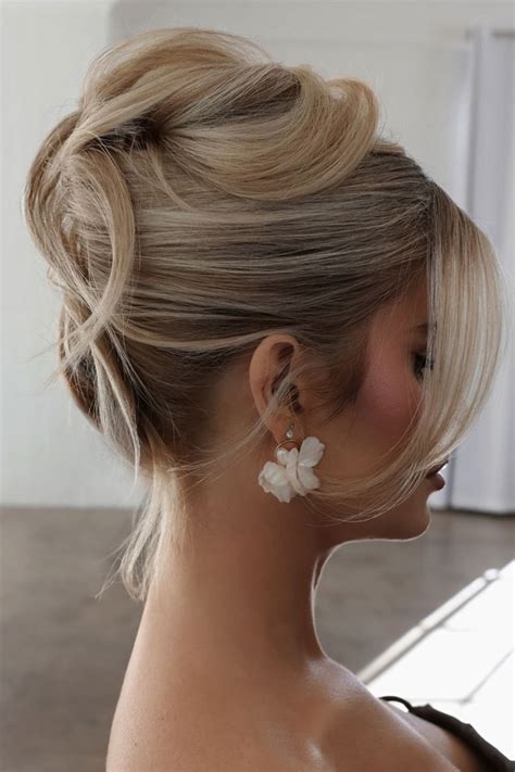 40 Timeless And Elegant Updo Hairstyles Romantic Updo With Loose Curls