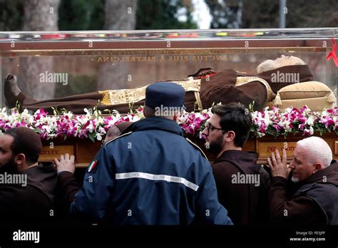 Padre pio Banque de photographies et dimages à haute résolution Alamy