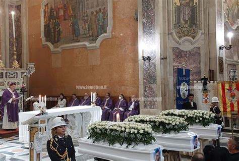 Funerali Dei Fratelli Morti Nel Rogo A Catanzaro Monsignor Maniago