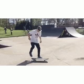 Skateboard Tricks GIF - Skateboard Tricks Skate - Discover & Share GIFs