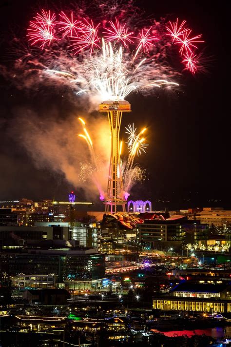 Fireworks Kick Off 2018 In Seattle The Seattle Times