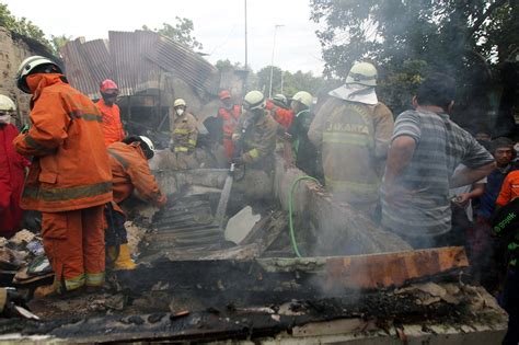 FOTO Rumah Di Kawasan Padat Penduduk Pondok Kelapa Ludes Terbakar