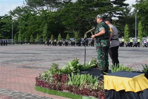 Bersama Pangdam Kapolda Maluku Pimpin Apel Gelar Pasukan Operasi Lilin