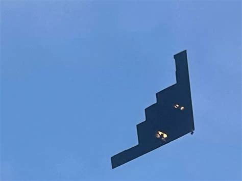 USAF B2 Stealth bombers bring the Batman 'Pow' factor in stunning ...