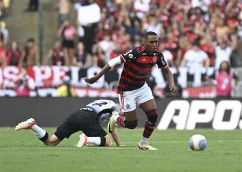 Lorran do Flamengo vibra atuação contra o Corinthians Marcado