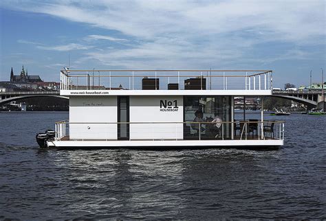 No1 Houseboat Exterior