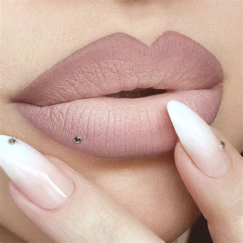 Ombre Lips 42 Stunning Lip Styles To Try Right Now Ombre Lips Skin Makeup Makeup Nails