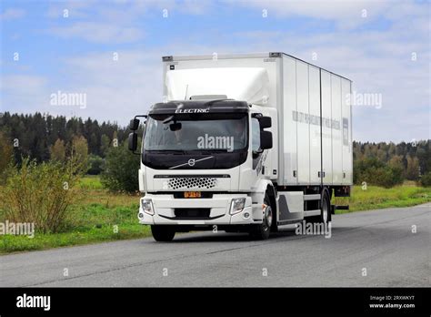 Truck volvo fe hi-res stock photography and images - Alamy