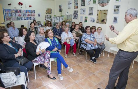 30 onubenses participan en una charla sobre violencia de género