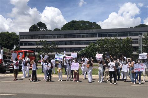 Estudantes De Medicina Da Unb Protestam Contra A Aus Ncia De Aulas