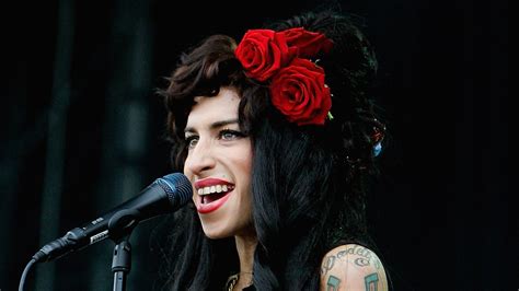 Zehn Jahre Nach Ihrem Tod Neue Amy Winehouse Songs Entdeckt