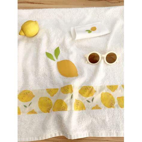 Serviette En éponge De Coton Idéal Pour La Plage Ou La Sortie De Bain