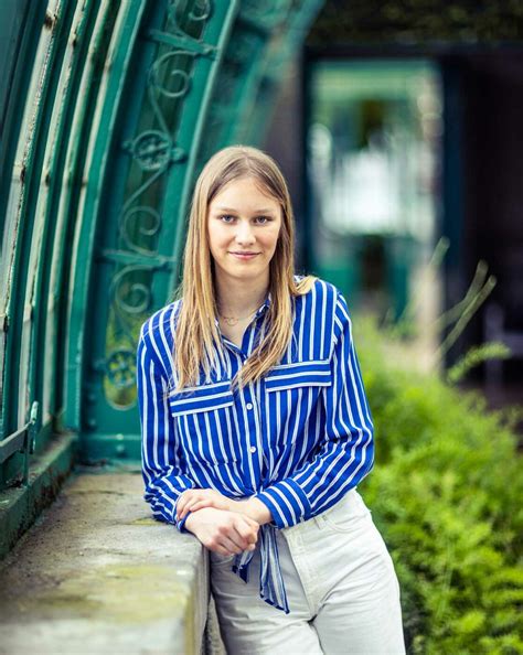 Nouvelles Photos De La Princesse Éléonore Avec Un Chemisier Zara Pour