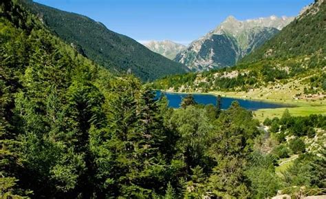 The Aig Estortes I Estany De Sant Maurici National Park Vielha