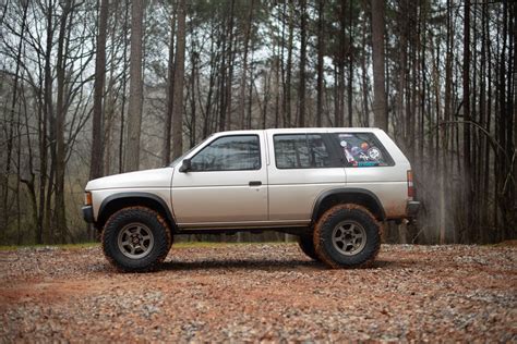 Lifted Nissan Pathfinder D21 1987 1995 S3 Magazine