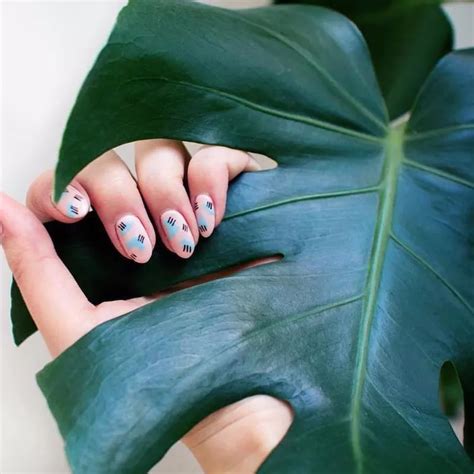 35 Short Almond Nail Designs To Consider For Your Next Manicure