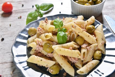 La Pasta Con Olive E Tonno Senza Pomodoro Facile Da Preparare Gustoblog