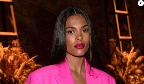 Tina Kunakey sublime sirène en bikini ses photos de vacances impressionnent