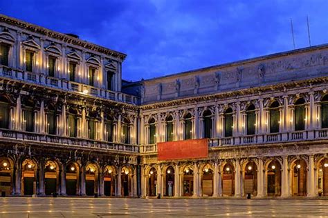 Piazza San Marco Der Markusplatz In Venedig