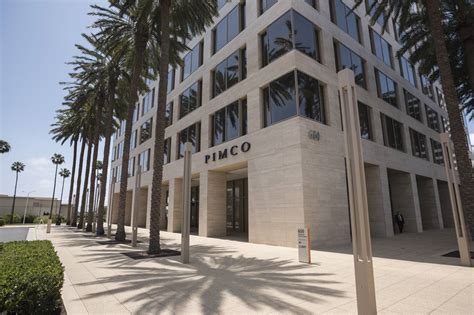 Pimco Goes Small To Get Big In Private Equity Wsj