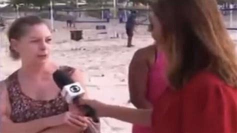 V Deo Rep Rter Da Globo Leva Fora Durante Entrevista Ao Vivo Em Praia